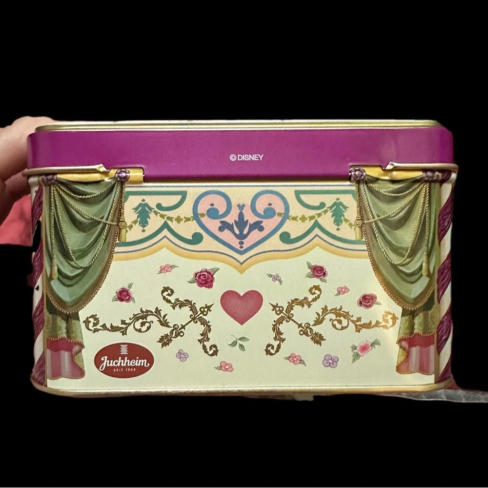 Disney Universal Studios Tokyo Japan Mickey and Minnie Cookie Tin